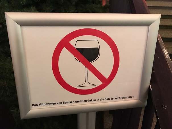 Rotwein nicht gestattet!