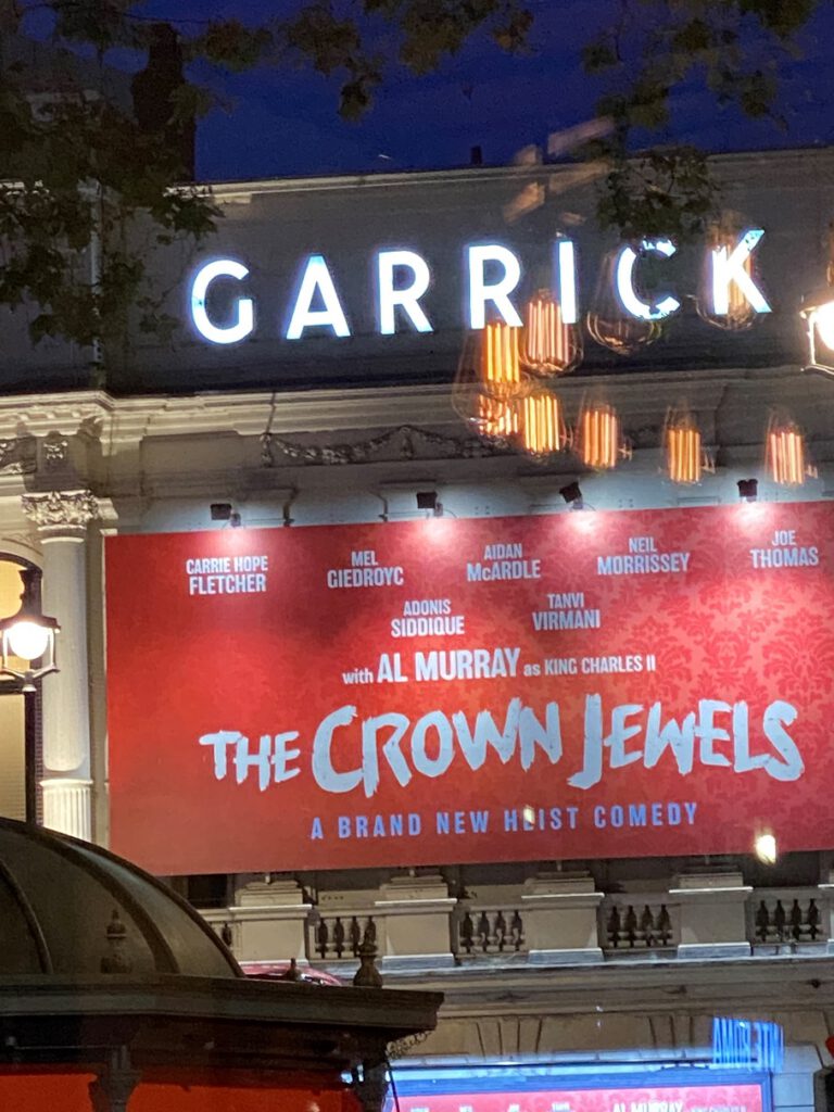 "The Crown Jewels" am Garrick Theatre in London - Juli 2023