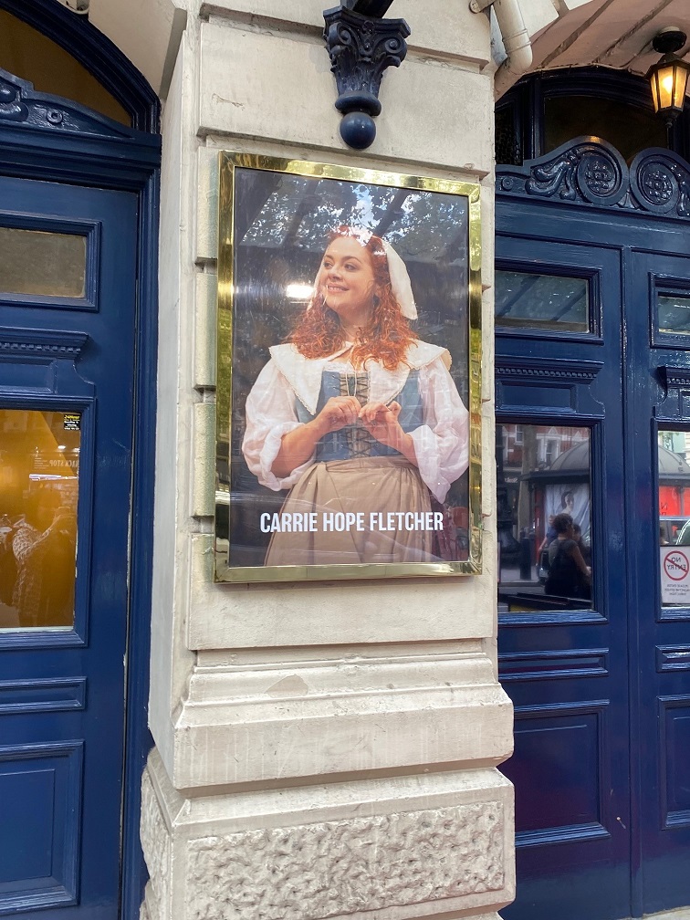 Carrie Hope Fletcher in "The Crown Jewels" am Garrick Theatre in London - Juli 2023