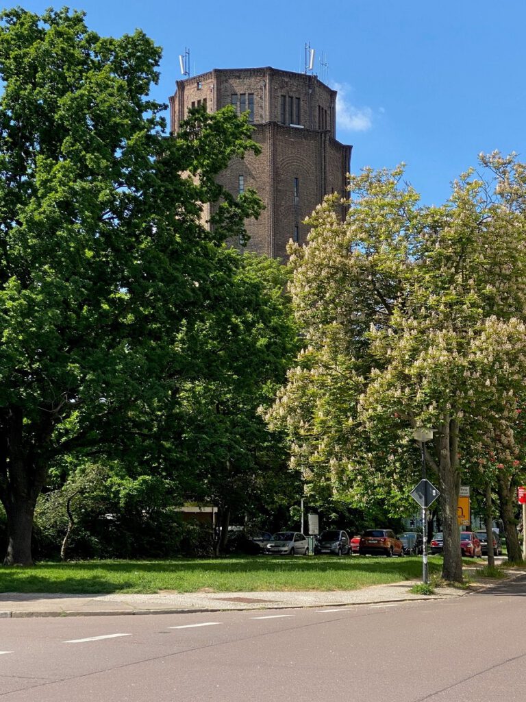 Der Wasserturm Süd in Halle 2024.